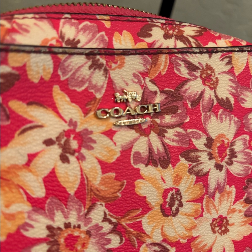 Coach Mini Camera Bag with Vintage Daisy Script Print - Picture 4 of 9
